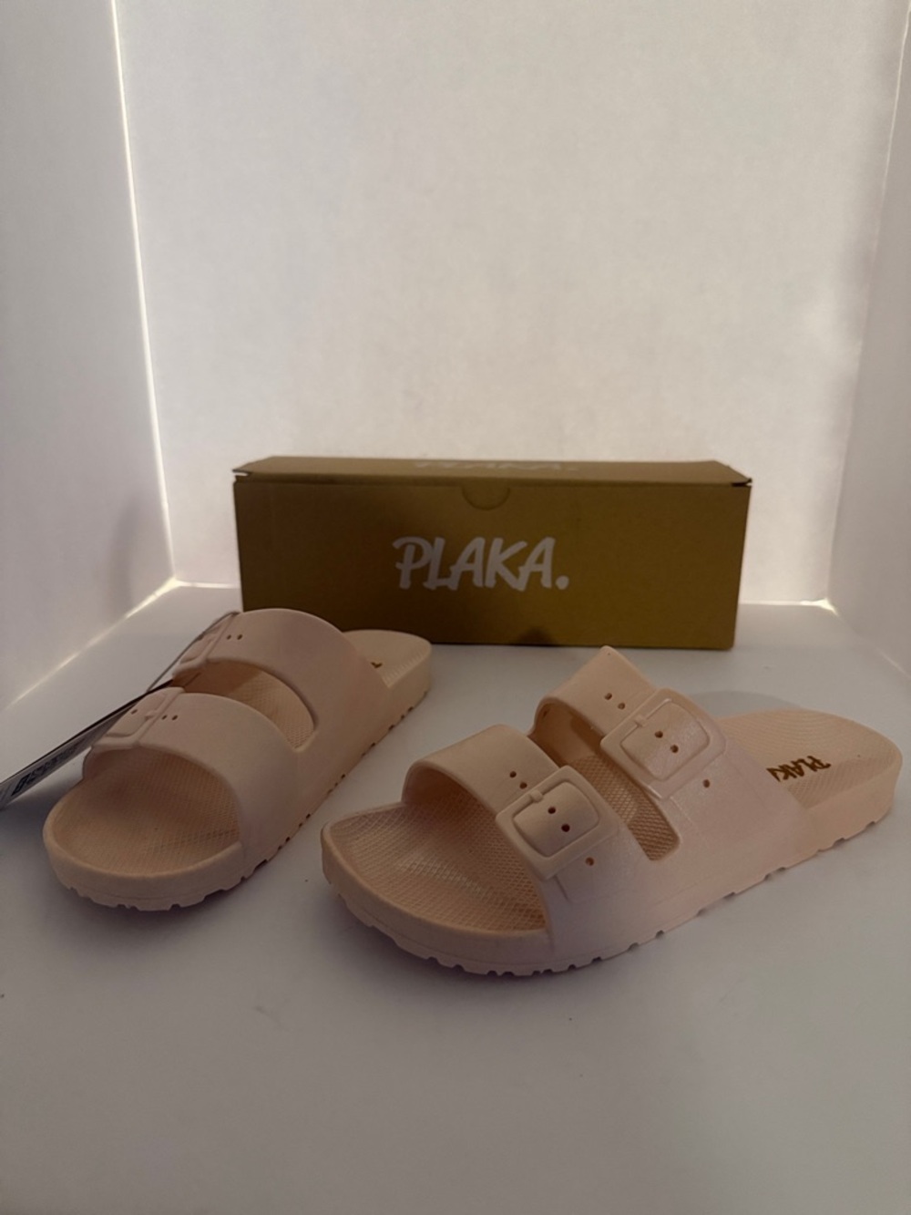 Plaka Genesis Dream On Slides Size 8 Women’s pink Double Strap Sandals New